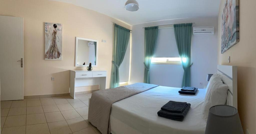 Royal Seacrest Residence Пафос Екстер'єр фото
